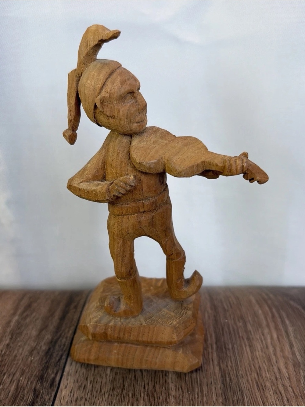 Vintage 1980 Hand Carved Wood Boy or Jester Playing Fiddle Violin Folk Art READ